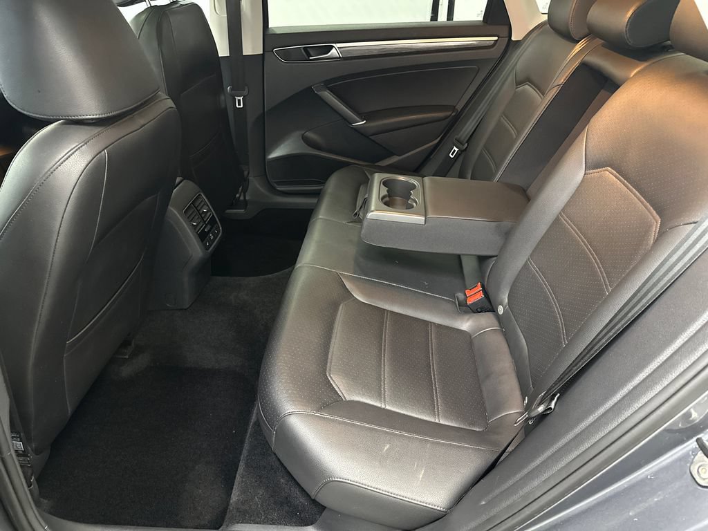 Used 2018 Volkswagen Passat 2.0T SE FWD image 20