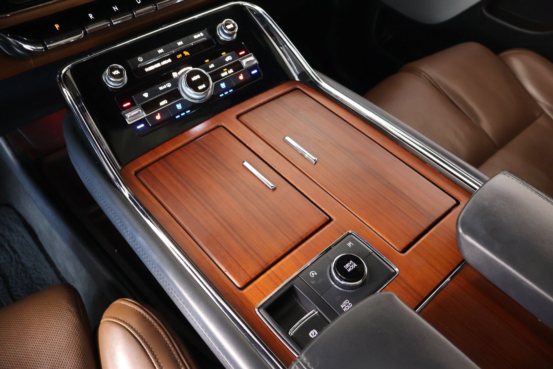 Used 2022 Lincoln Navigator L Reserve AWD/4WD image 9