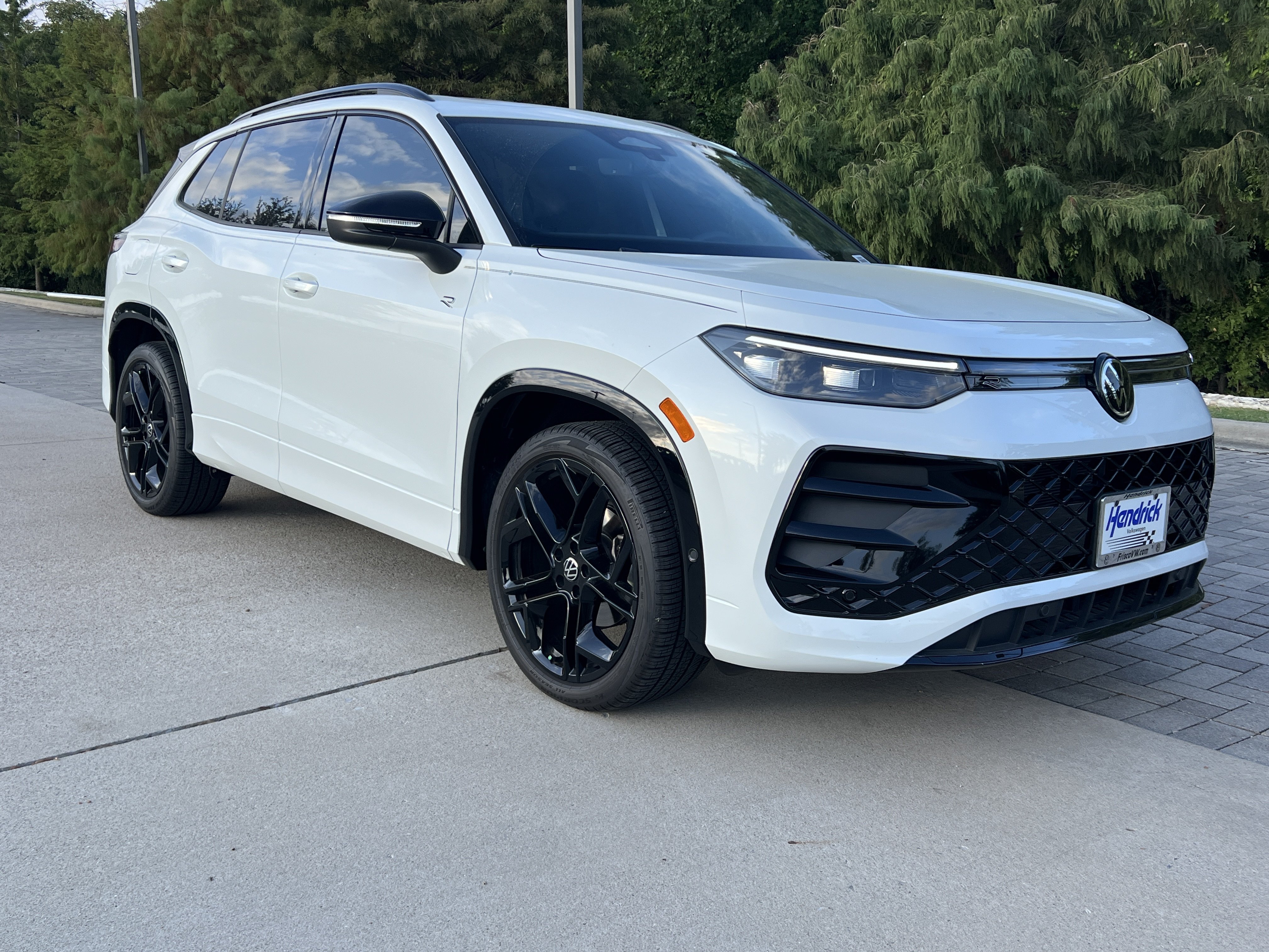 Certified 2026 Volkswagen Tiguan SE R-Line FWD image 2