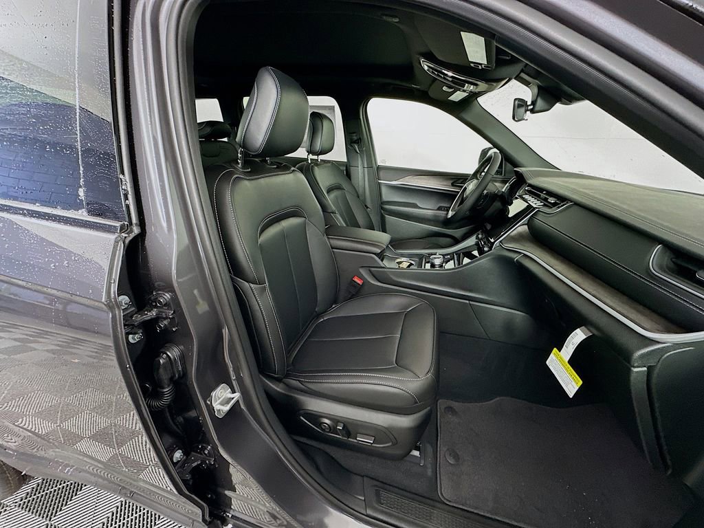 New 2025 Jeep Grand Cherokee Limited image 35