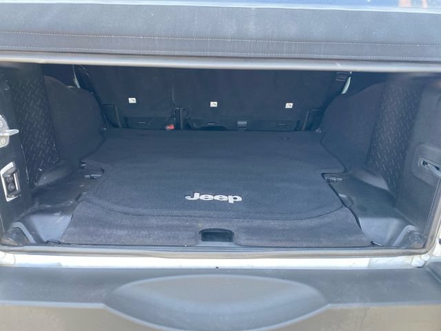 Used 2015 Jeep Wrangler Unlimited Sahara w/ Connectivity Group AWD/4WD image 26