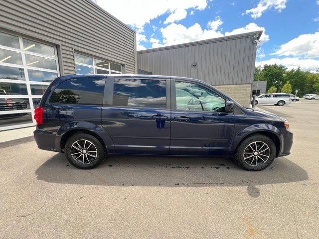 Used 2015 Dodge Grand Caravan R/T w/ Driver Convenience Group FWD image 4
