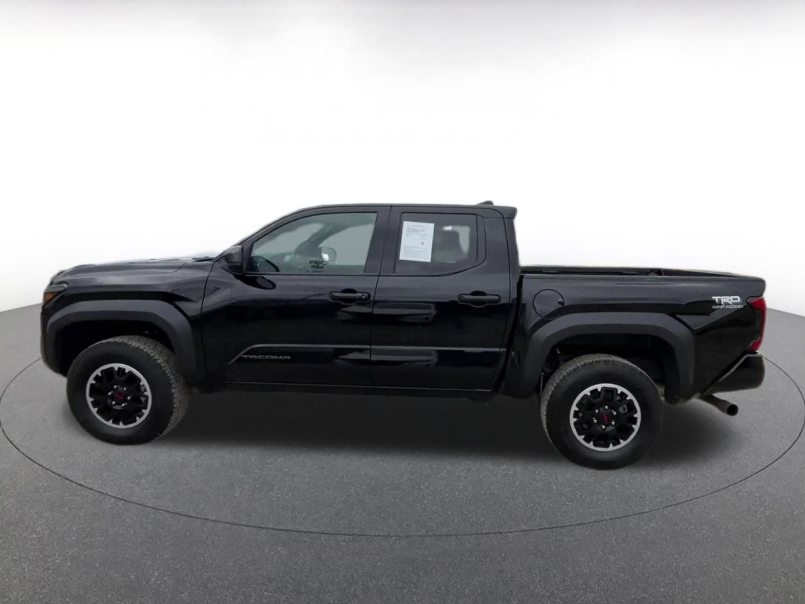 Used 2025 Toyota Tacoma SR image 9