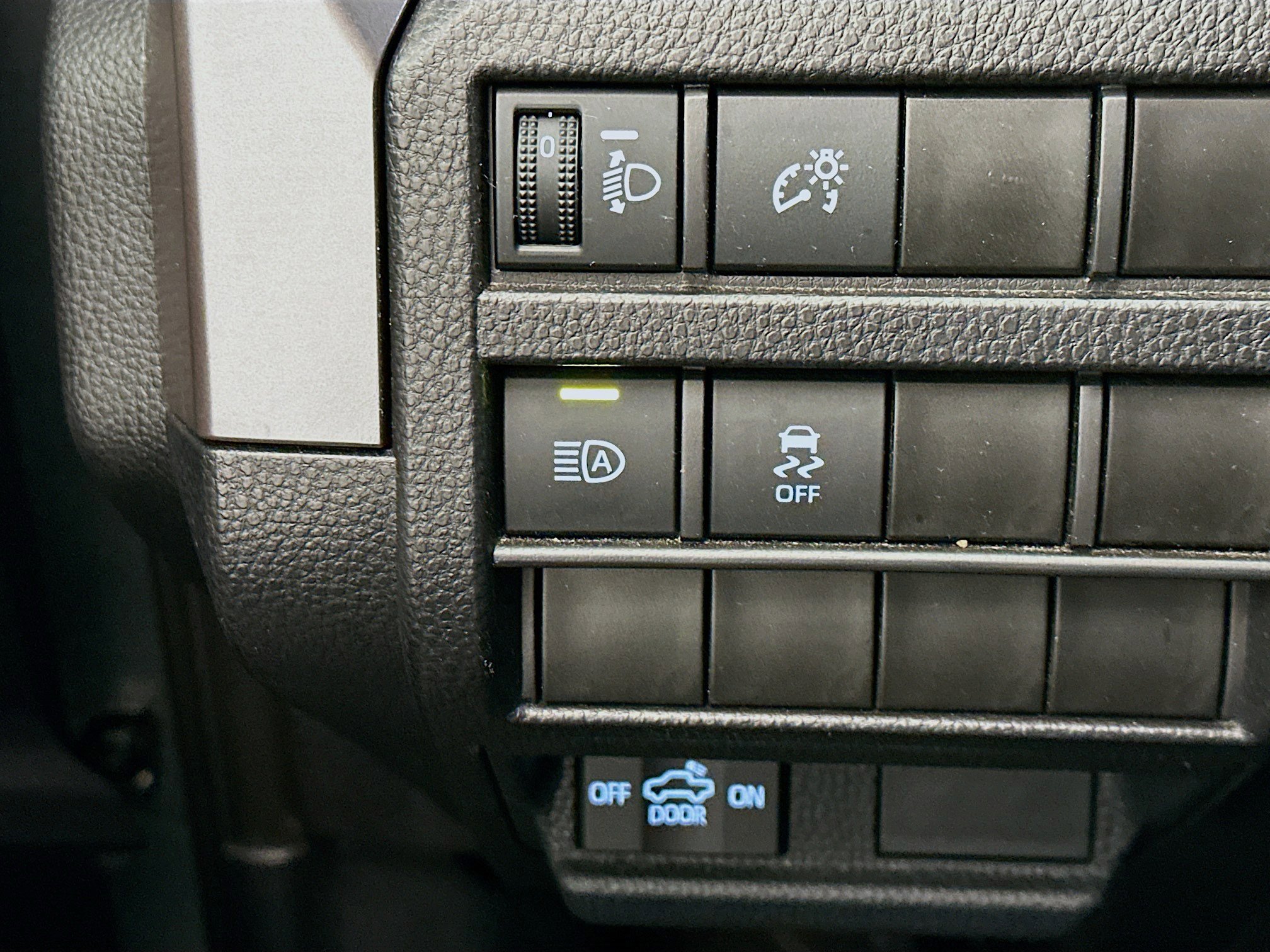 Used 2025 Toyota Tacoma TRD Off-Road AWD/4WD image 17