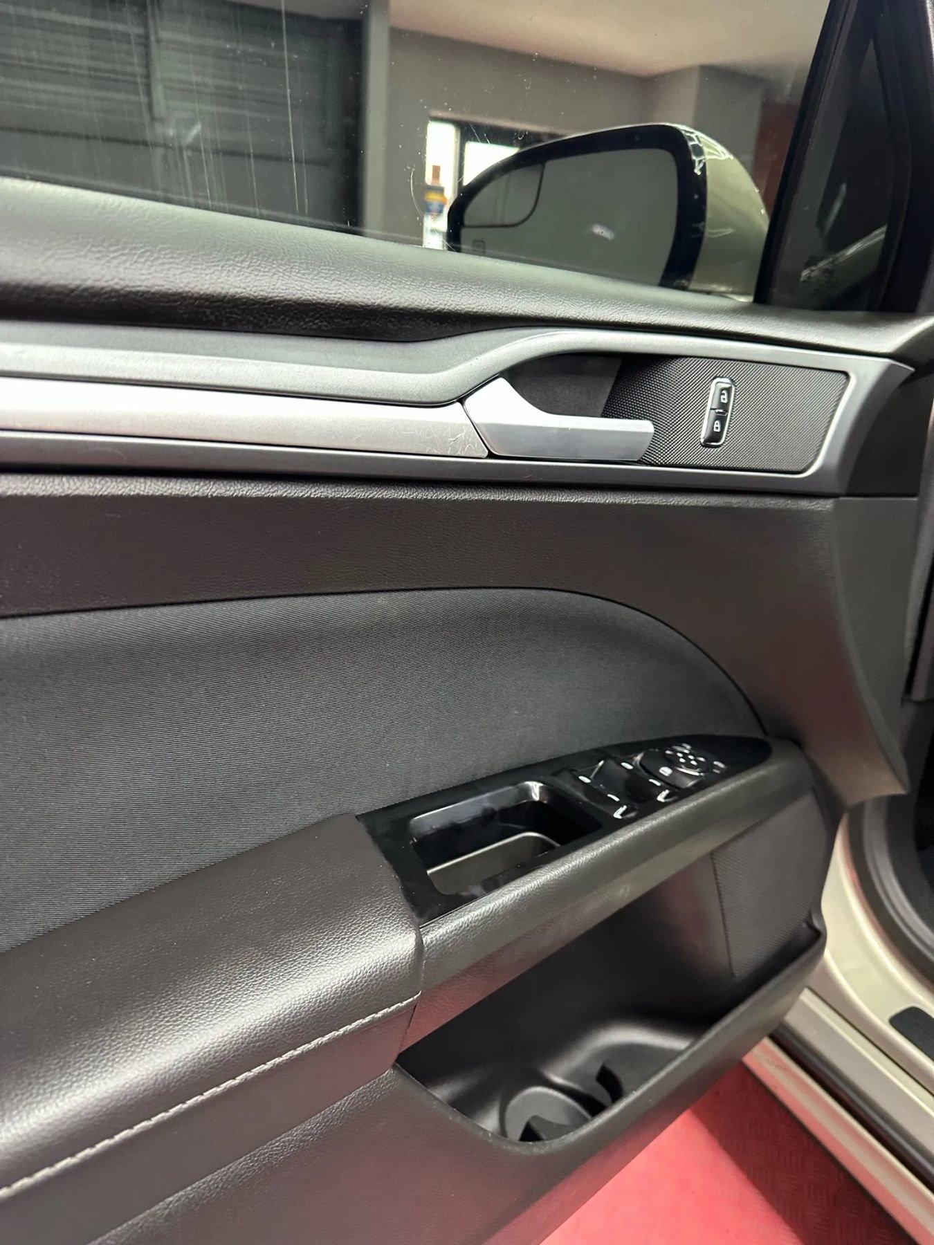 Used 2016 Ford Fusion SE image 9