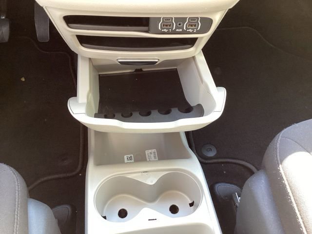 Used 2023 Chrysler Voyager LX image 23