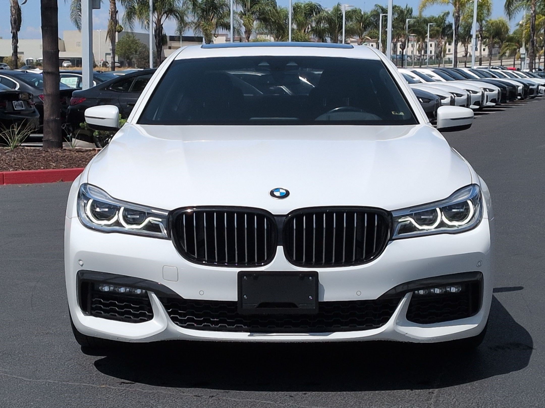 Used 2019 BMW 750i w/ M Sport Package RWD image 3
