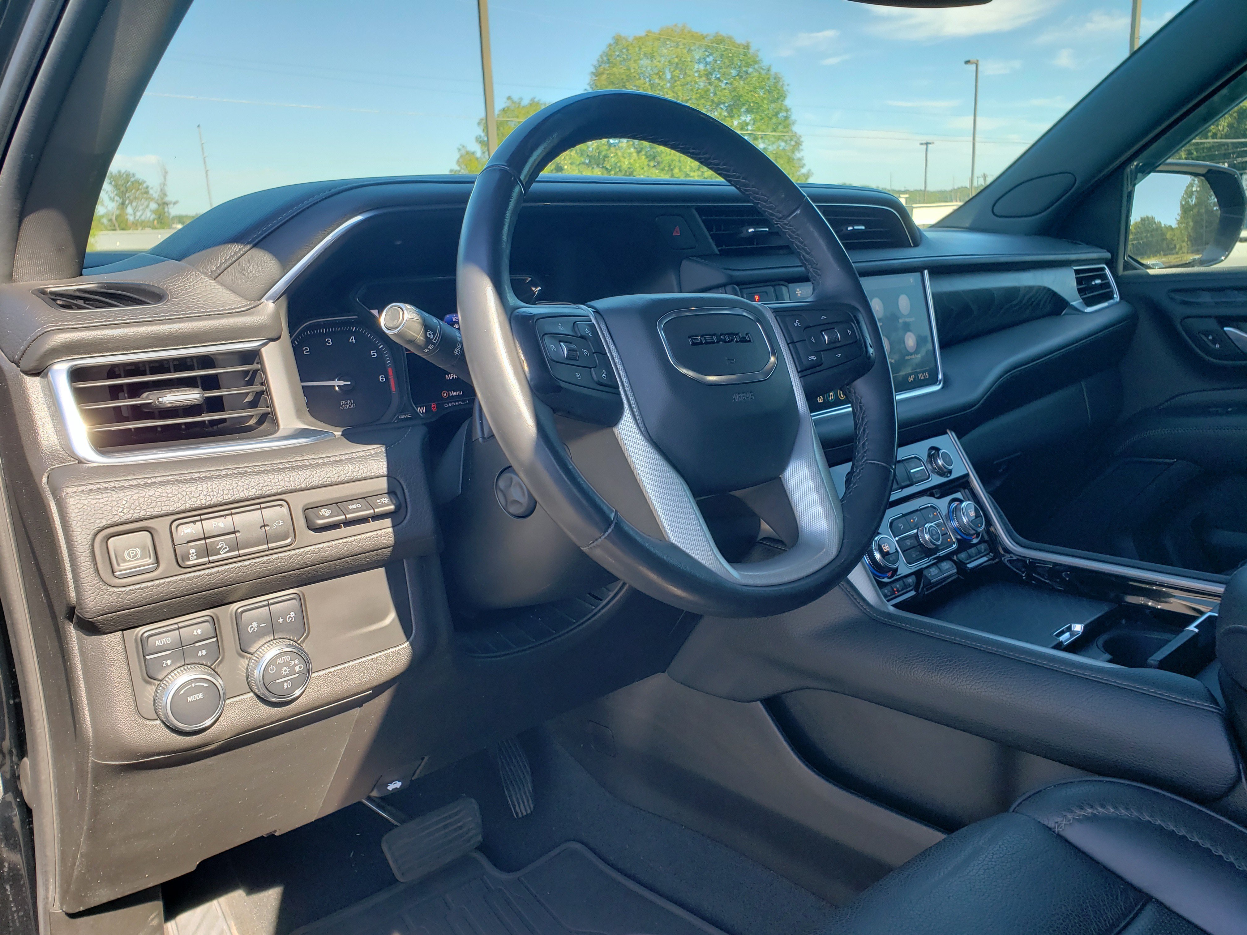 Used 2021 GMC Yukon XL Denali AWD/4WD image 28