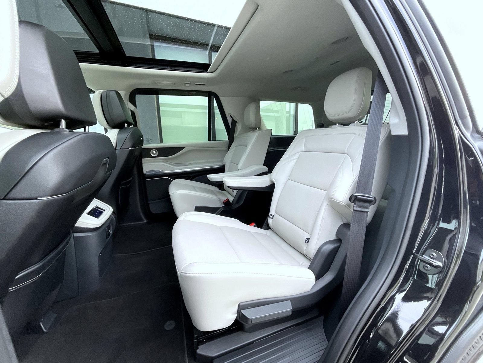 Certified 2026 Lincoln Navigator Reserve AWD/4WD image 19