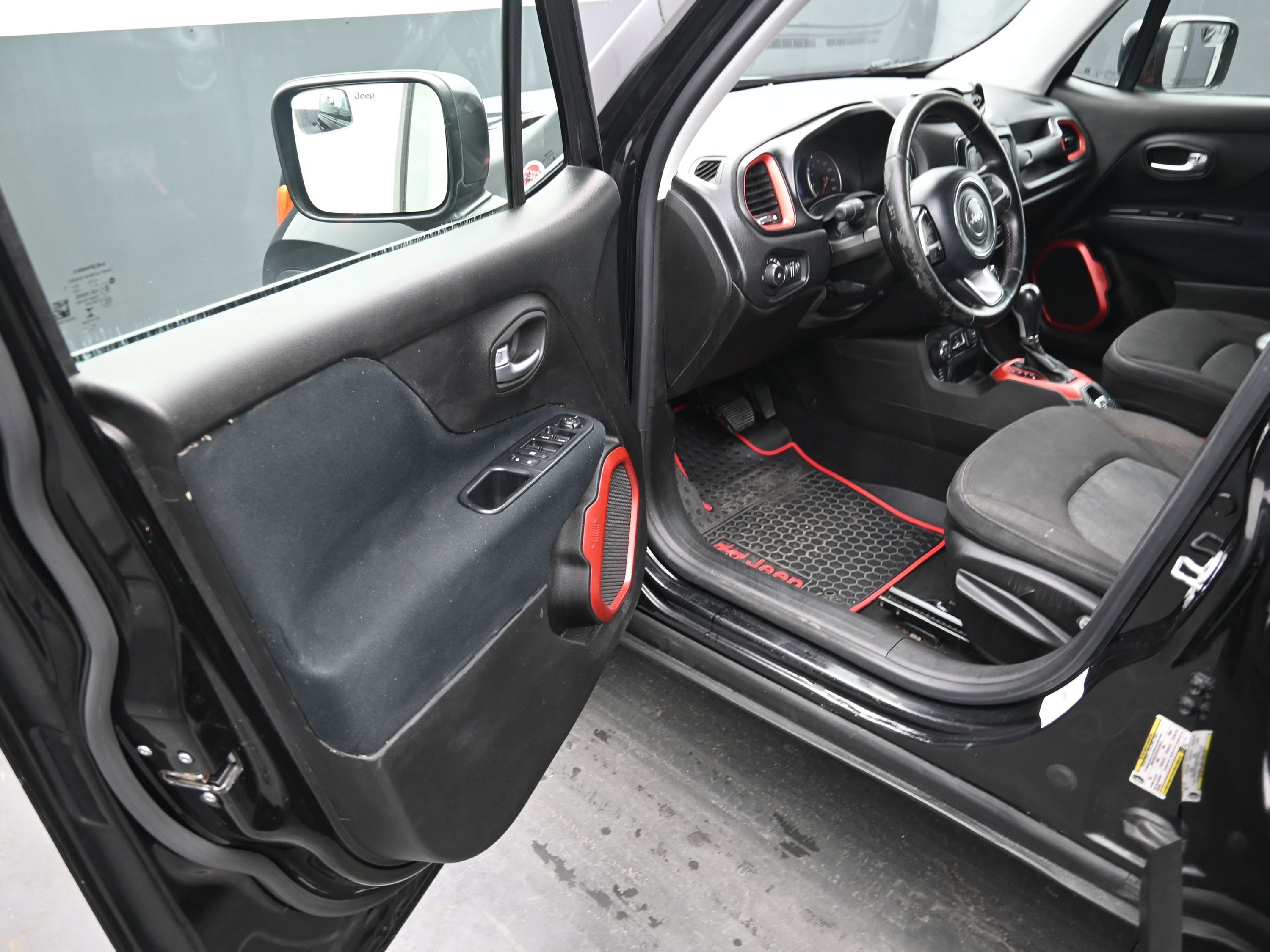 Used 2017 Jeep Renegade Trailhawk image 12