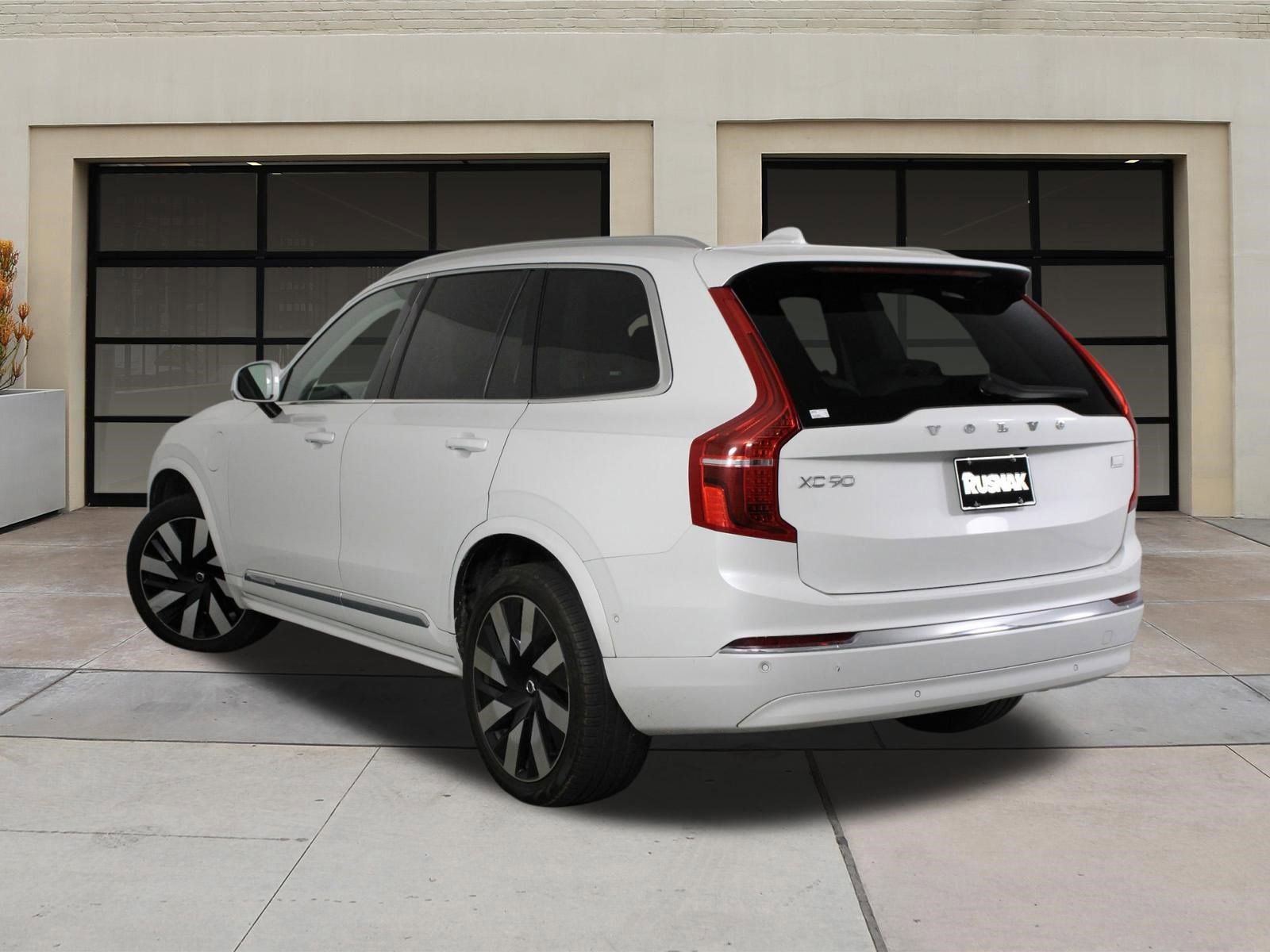 Used 2023 Volvo XC90 T8 Ultimate AWD/4WD image 2