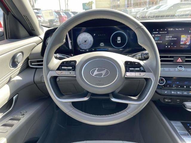 Used 2025 Hyundai Elantra SEL image 3