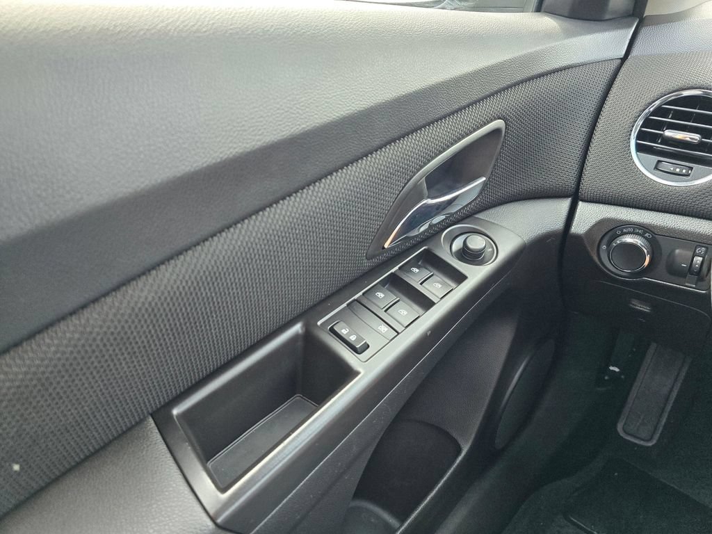 Used 2016 Chevrolet Cruze LT w/ Technology Package FWD image 30