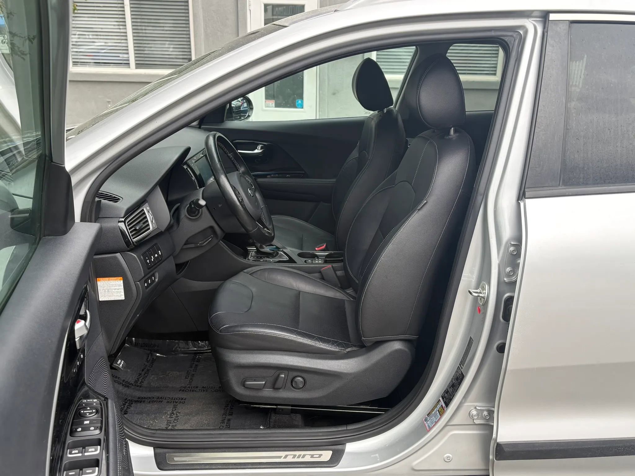 Used 2018 Kia Niro EX Premium image 9