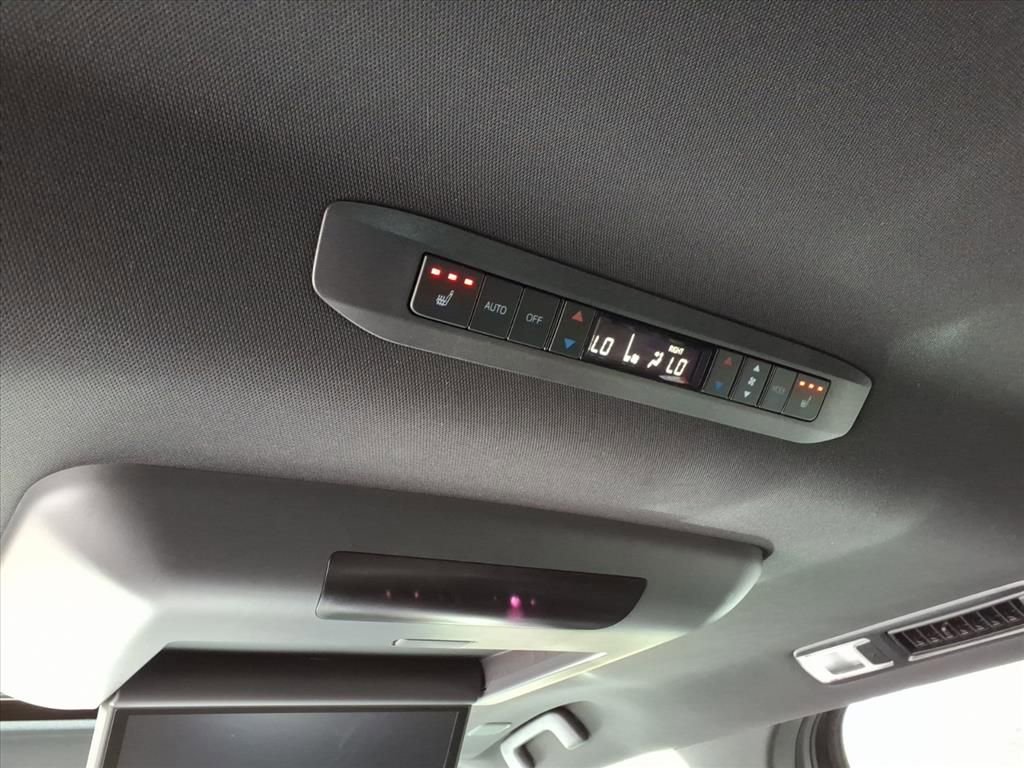 Certified 2025 Toyota Sienna Platinum image 27