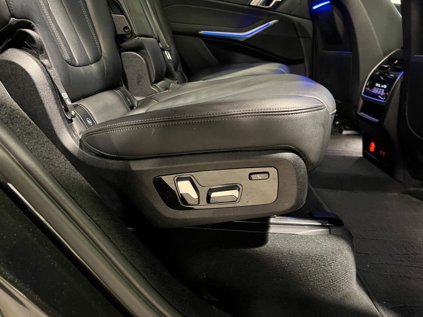 Used 2022 BMW X7 xDrive40i w/ Premium Package image 44