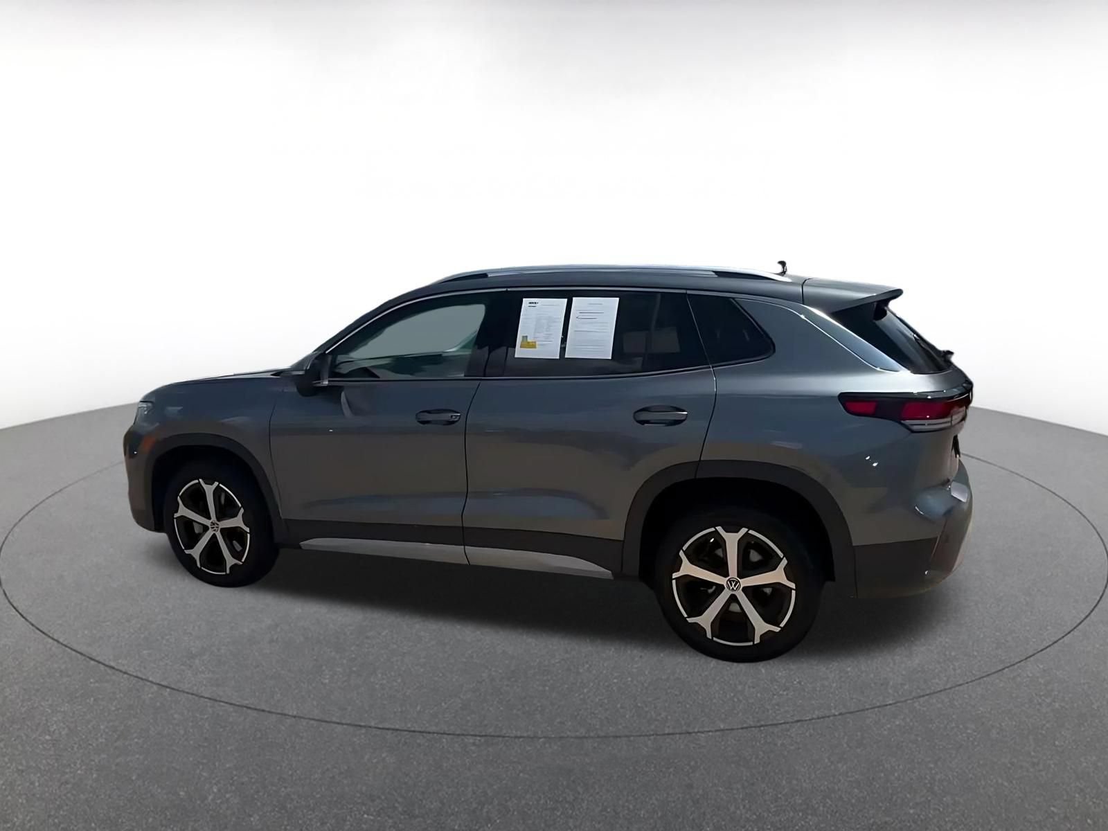 Used 2026 Volkswagen Tiguan SE AWD/4WD image 10