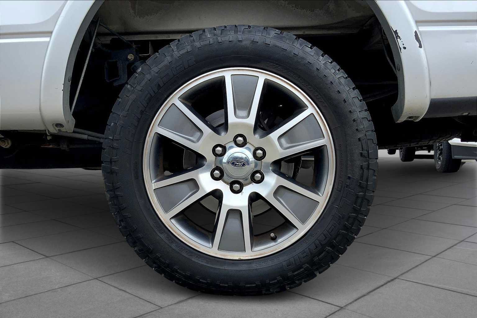 Used 2014 Ford F150 Lariat w/ Equipment Group 502A Luxury AWD/4WD image 8