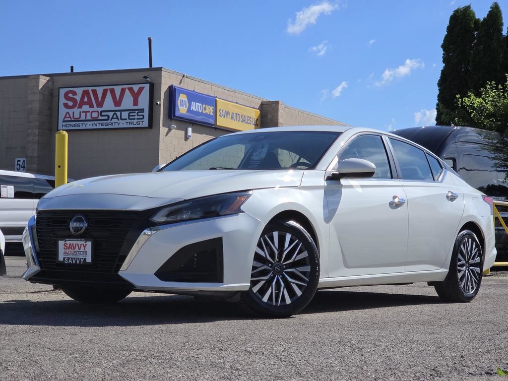 Used 2023 Nissan Altima 2.5 SV FWD image 2