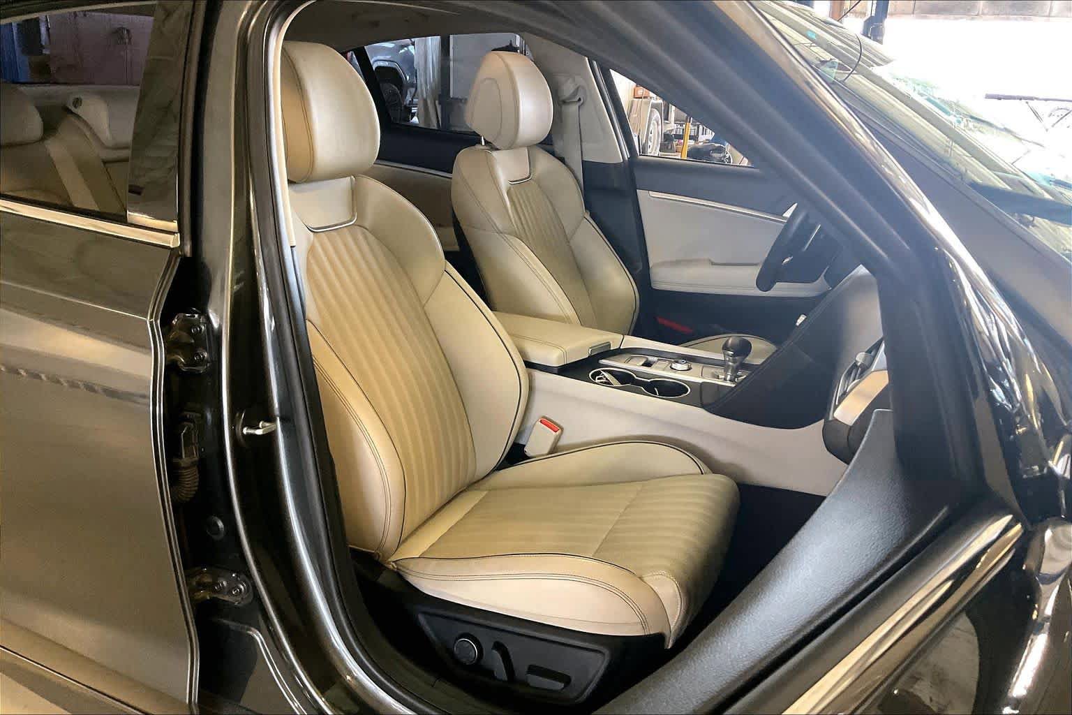 Used 2019 Genesis G70 3.3T Advanced w/ Elite Package RWD image 8
