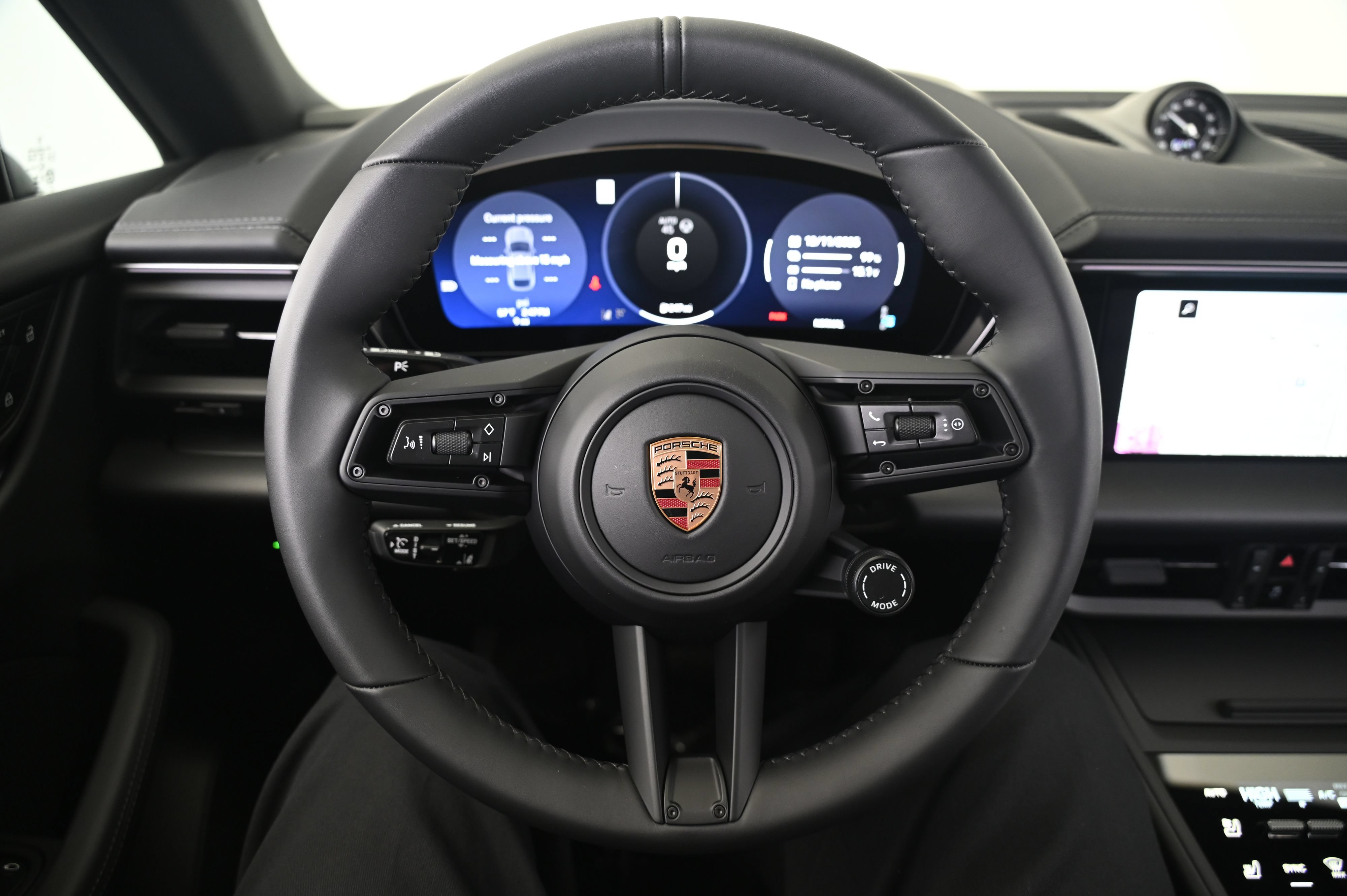 Certified 2025 Porsche Macan 4 Electric AWD/4WD image 36