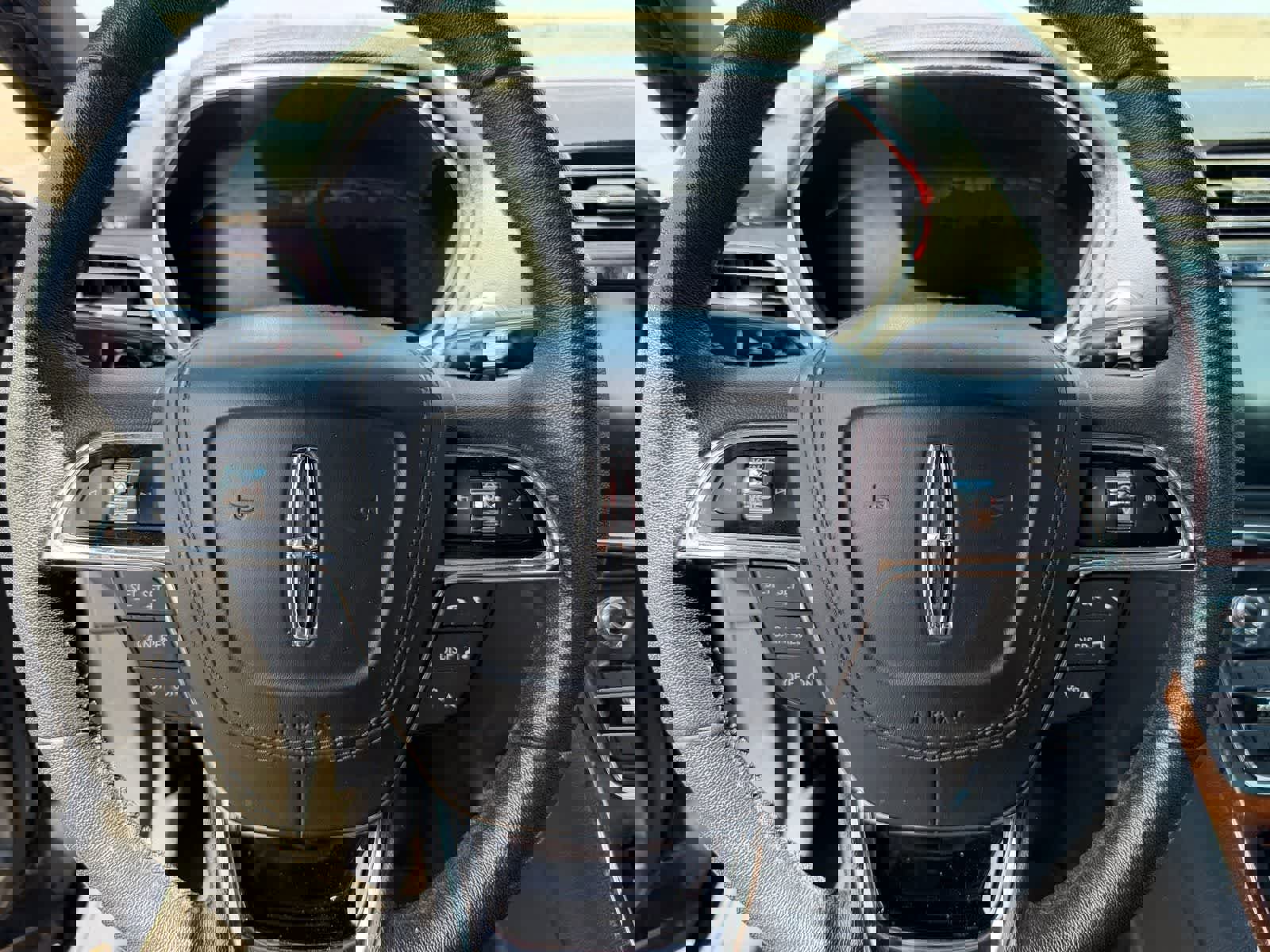 Used 2017 Lincoln Continental Premiere FWD image 13