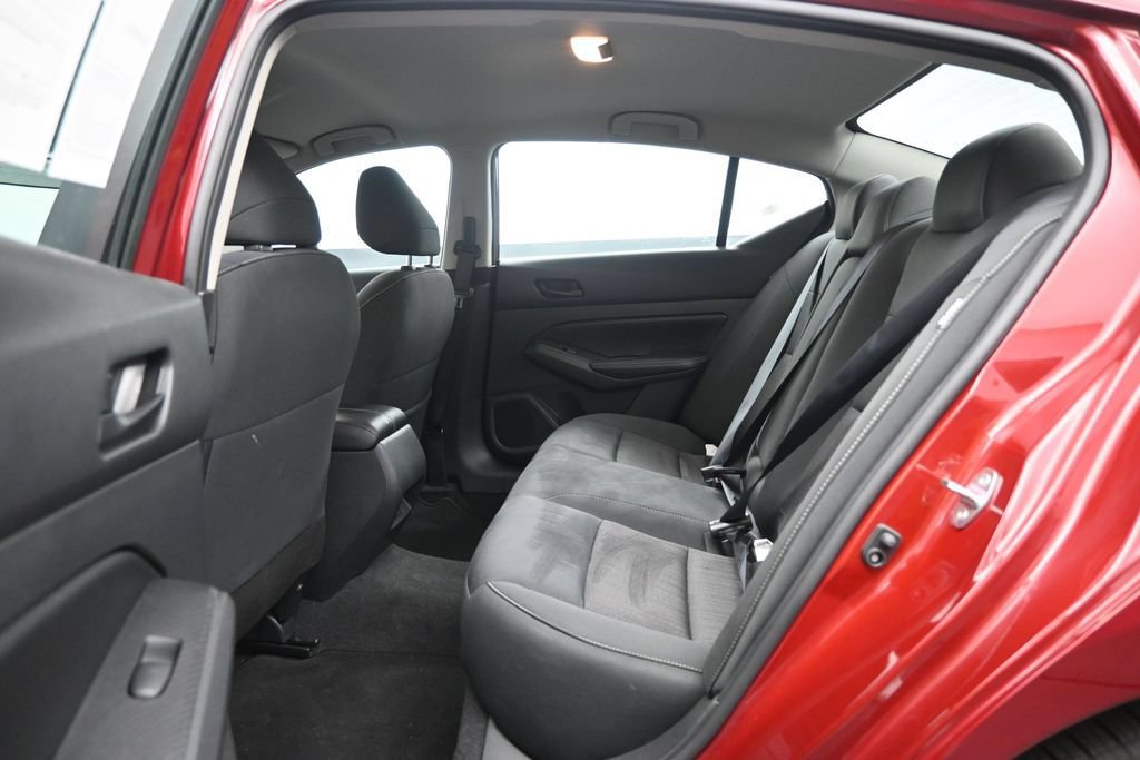 Used 2025 Nissan Altima 2.5 SV FWD image 25