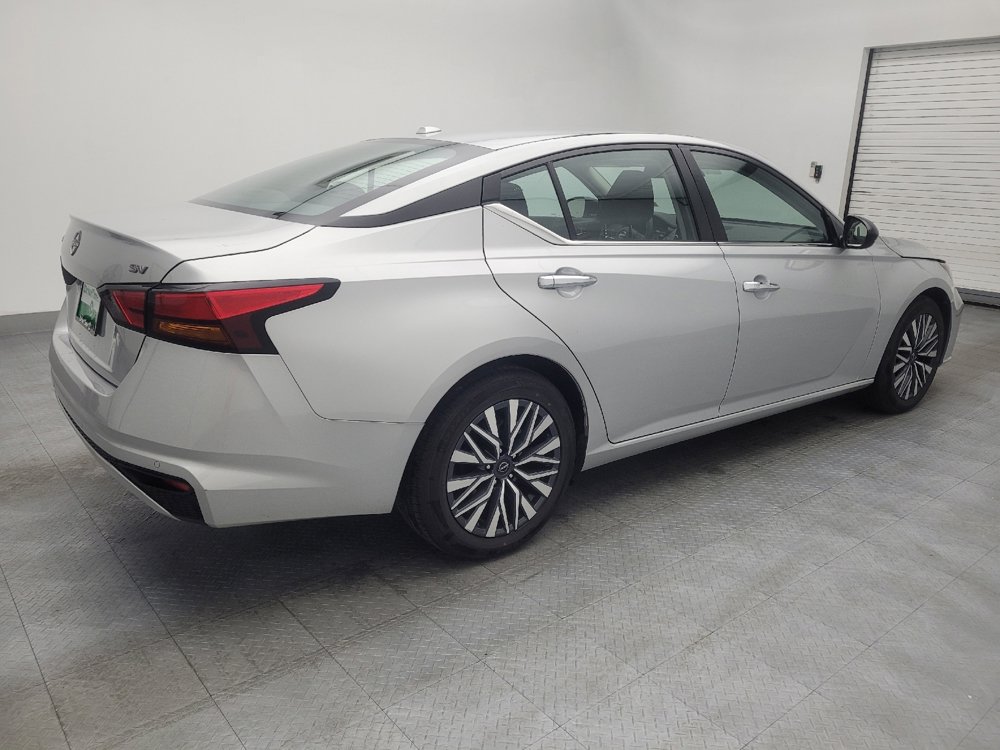 Used 2024 Nissan Altima 2.5 SV image 10