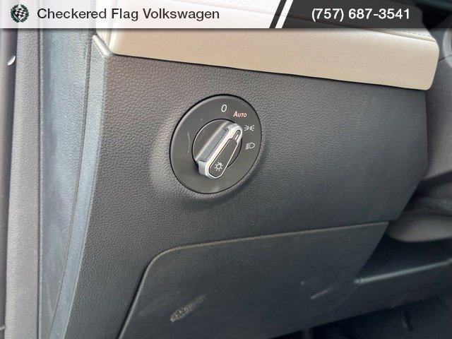 Used 2025 Volkswagen Taos SE FWD image 16