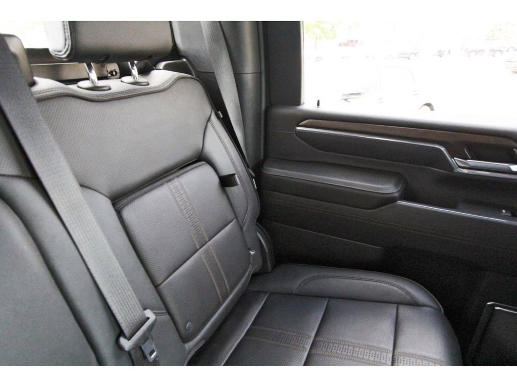 Used 2024 Chevrolet Silverado 2500 High Country w/ High Country Premium Package image 12