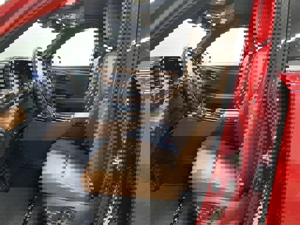 Used 2025 Toyota Crown Signia image 14