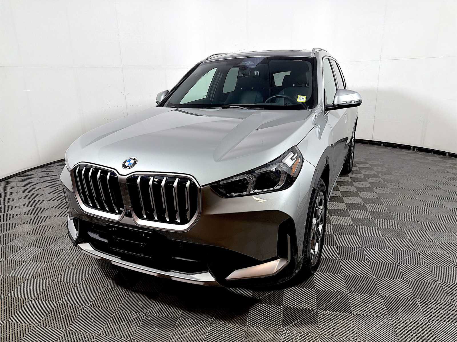 Used 2026 BMW X1 xDrive28i w/ Technology Package AWD/4WD image 3