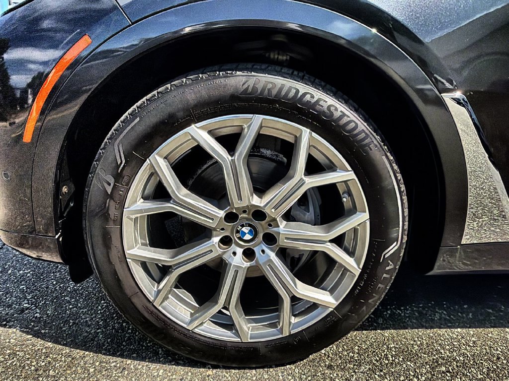 Used 2022 BMW X7 xDrive40i w/ Premium Package AWD/4WD image 16