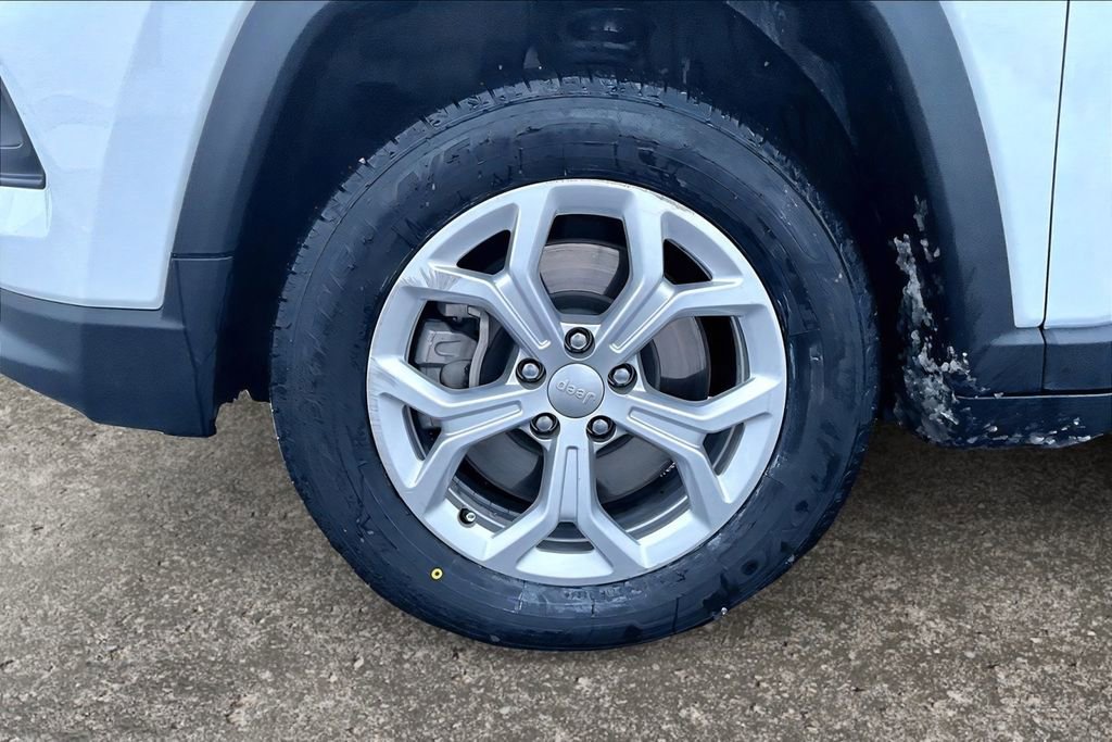 Used 2024 Jeep Compass Latitude image 9