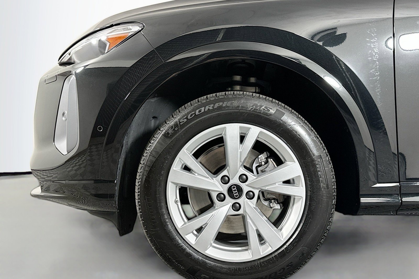 Used 2025 Audi Q5 Premium w/ Convenience Package image 12