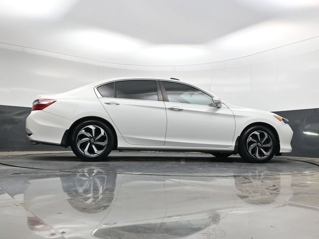 Used 2017 Honda Accord EX image 30