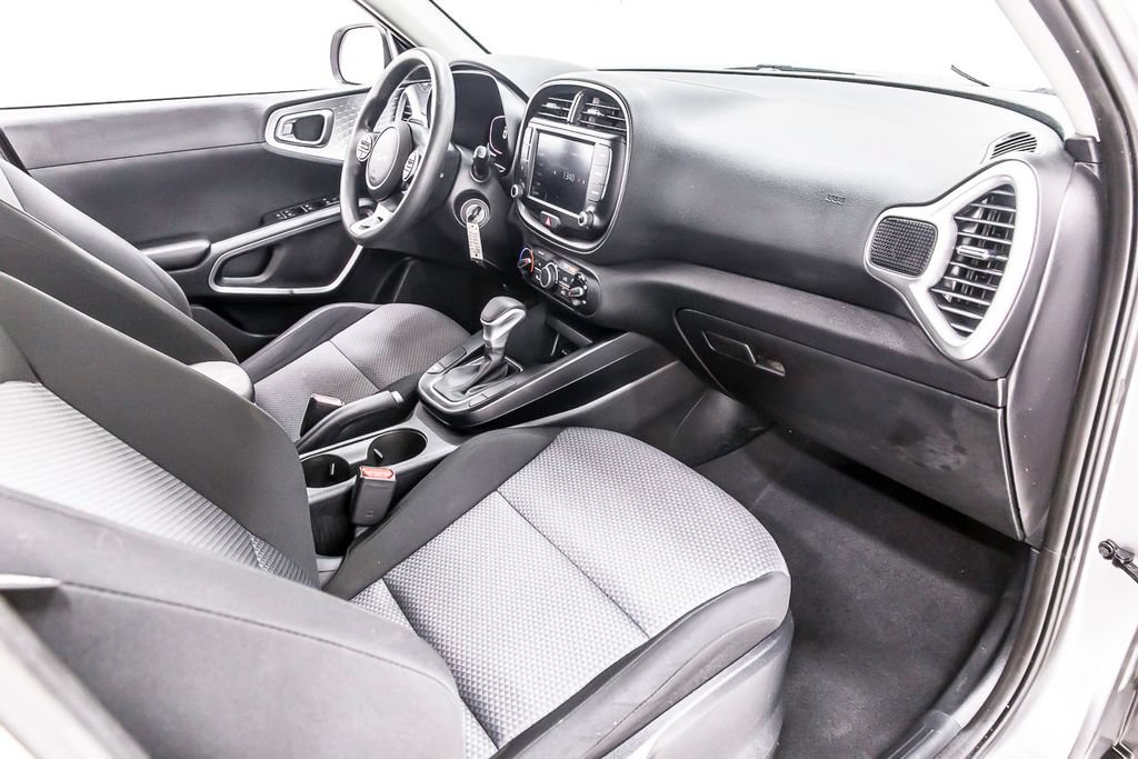 Used 2023 Kia Soul LX FWD image 32