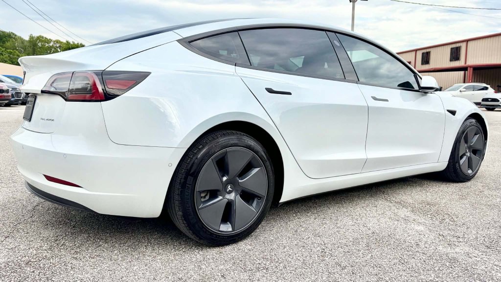 Used 2022 Tesla Model 3 Long Range AWD/4WD image 5