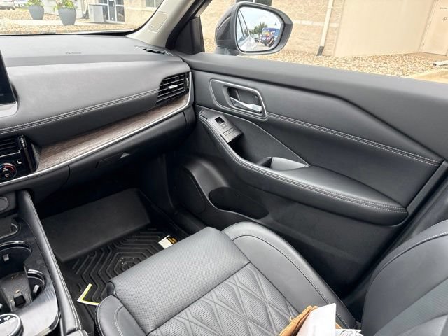Used 2024 Nissan Rogue Platinum AWD/4WD image 19