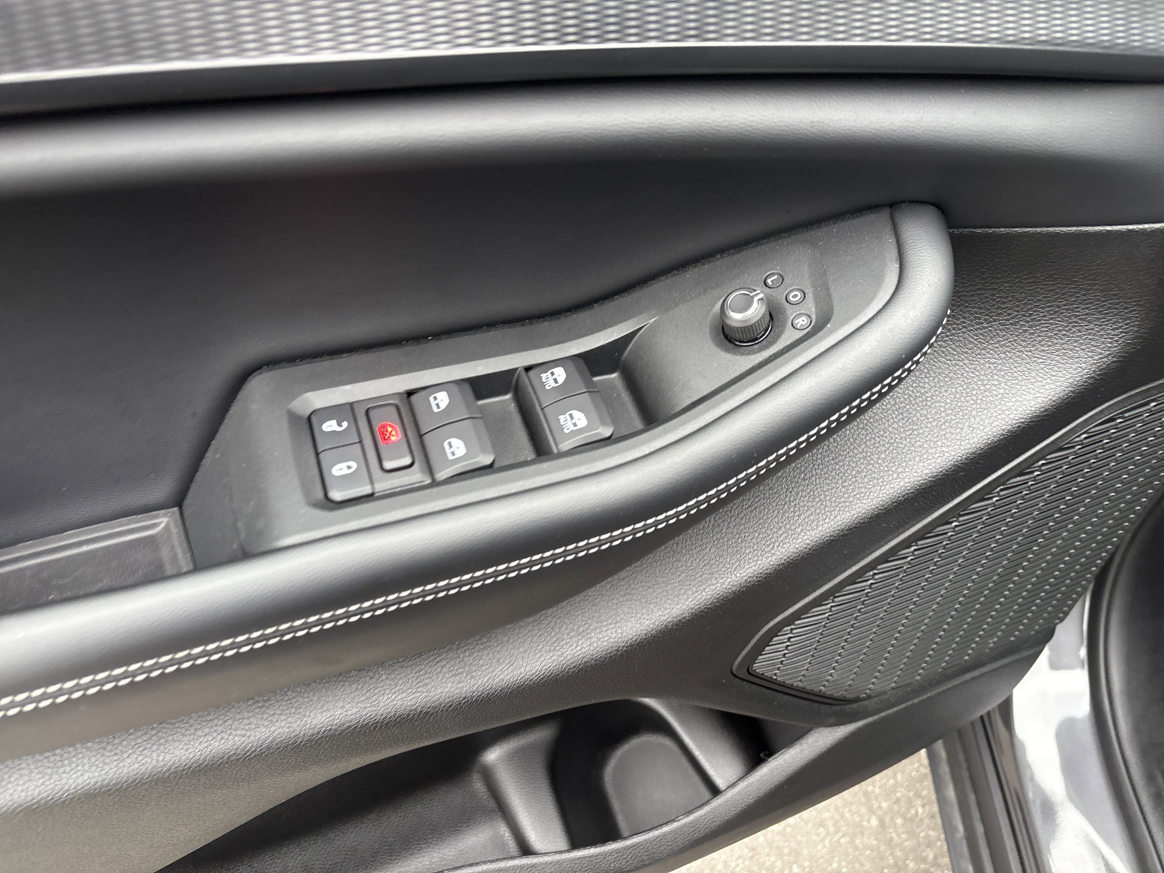 Used 2025 Jeep Grand Cherokee Laredo X RWD image 16