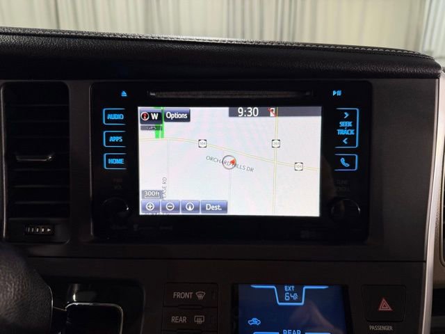 Used 2017 Toyota Sienna XLE w/ XLE Navigation Package AWD/4WD image 16