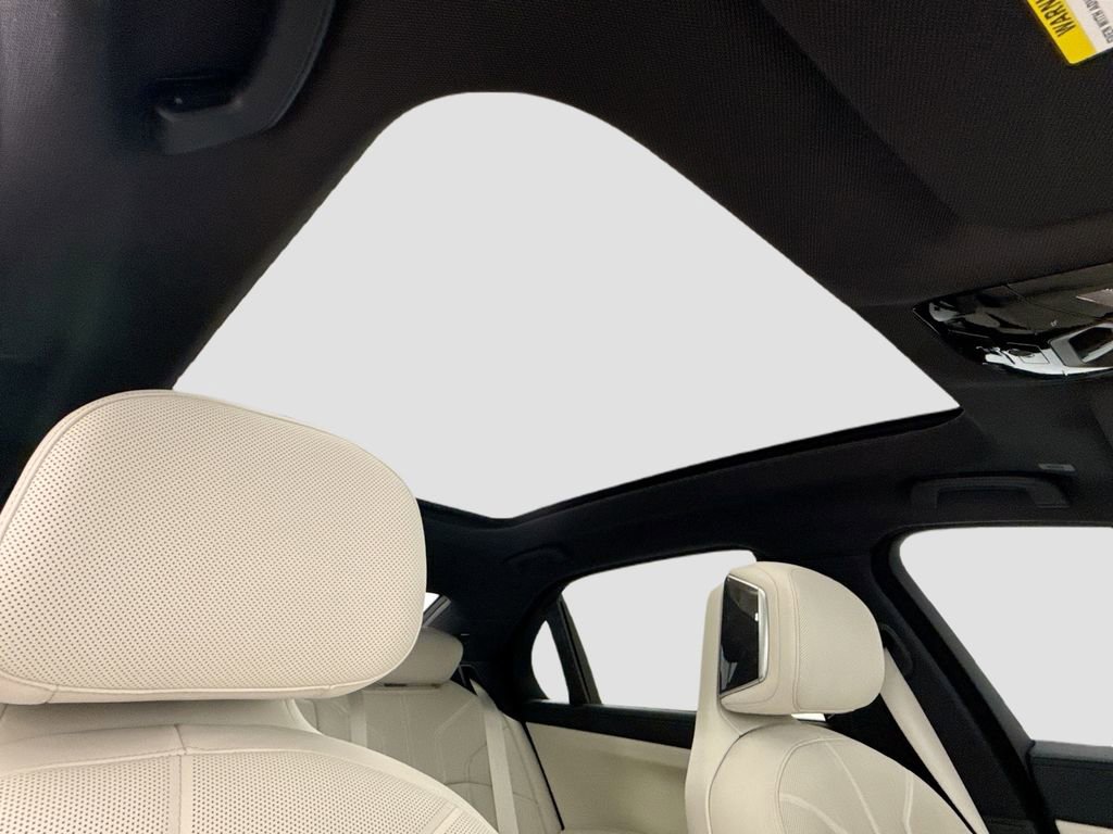 Certified 2025 BMW i7 eDrive50 w/ M Sport Package RWD image 17