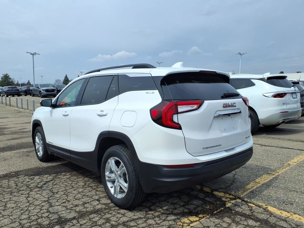 Used 2023 GMC Terrain SLE w/ Driver Convenience Package image 7