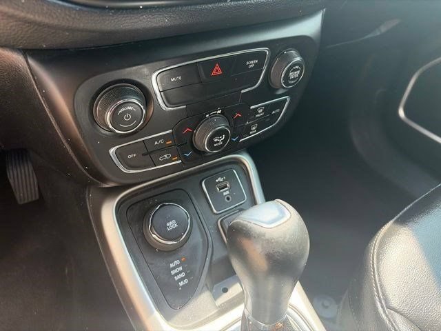 Used 2020 Jeep Compass Latitude w/ Cold Weather Group AWD/4WD image 26