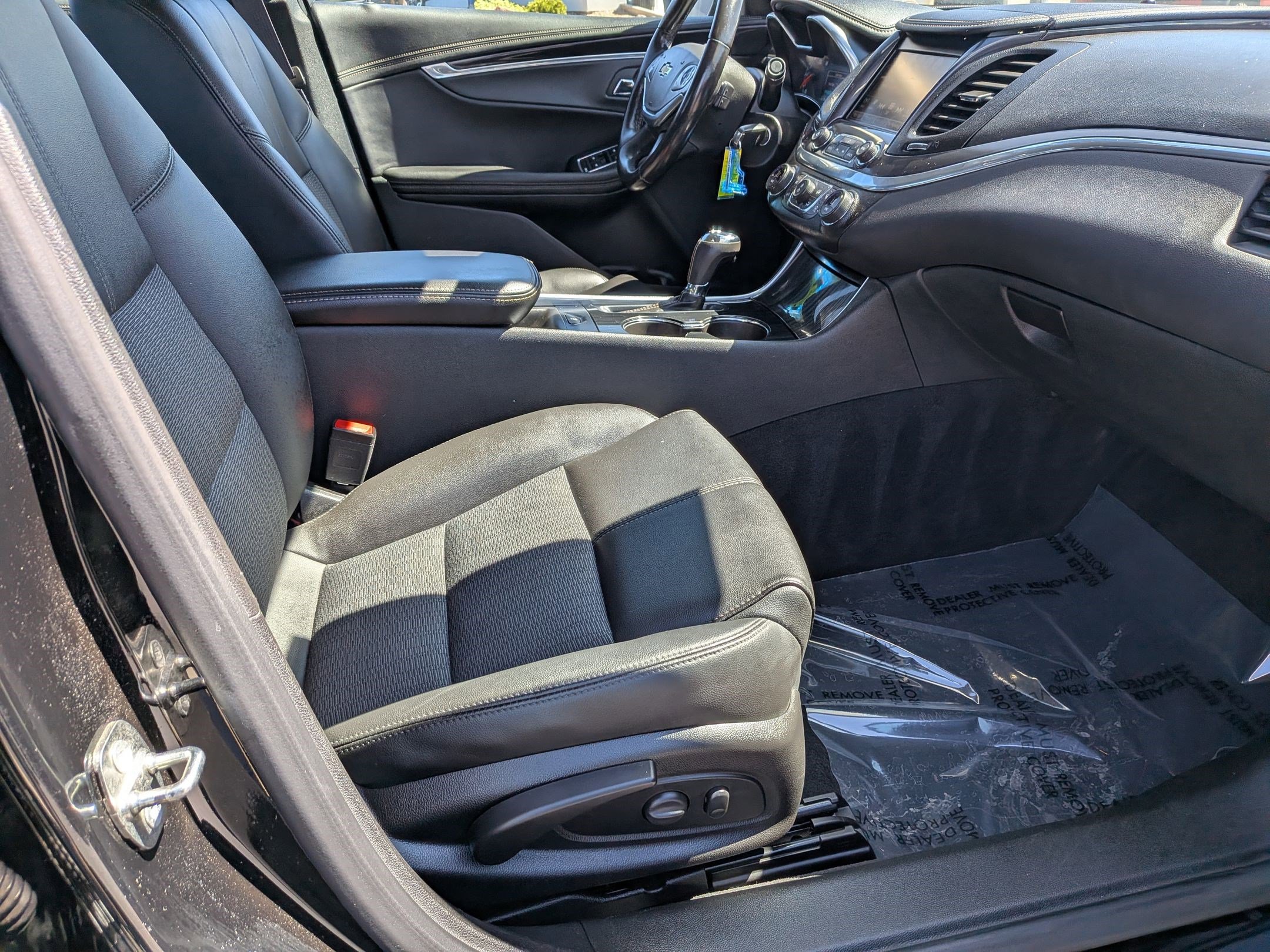 Used 2017 Chevrolet Impala LT FWD image 28