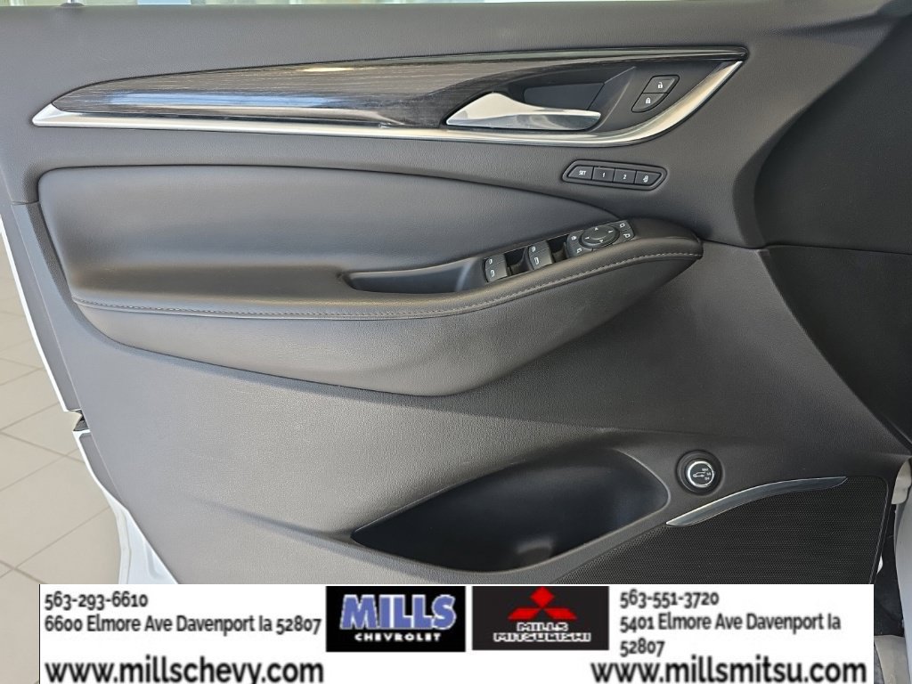 Used 2019 Buick Enclave Avenir w/ Avenir Technology Package AWD/4WD image 18