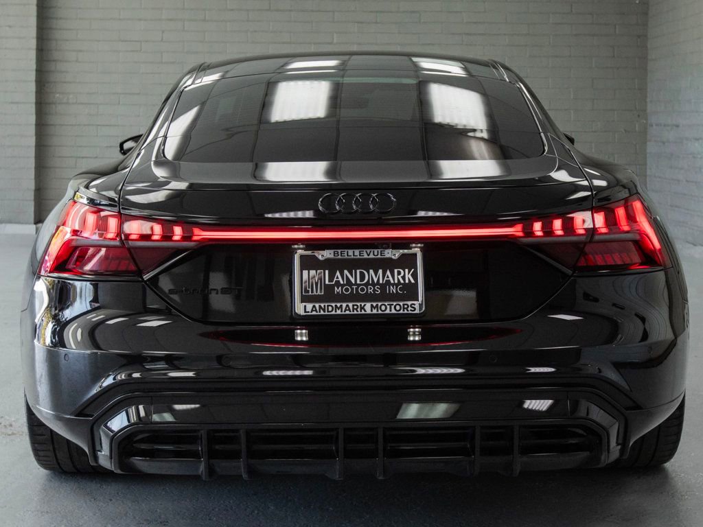 Used 2024 Audi e-tron GT Prestige AWD/4WD image 32