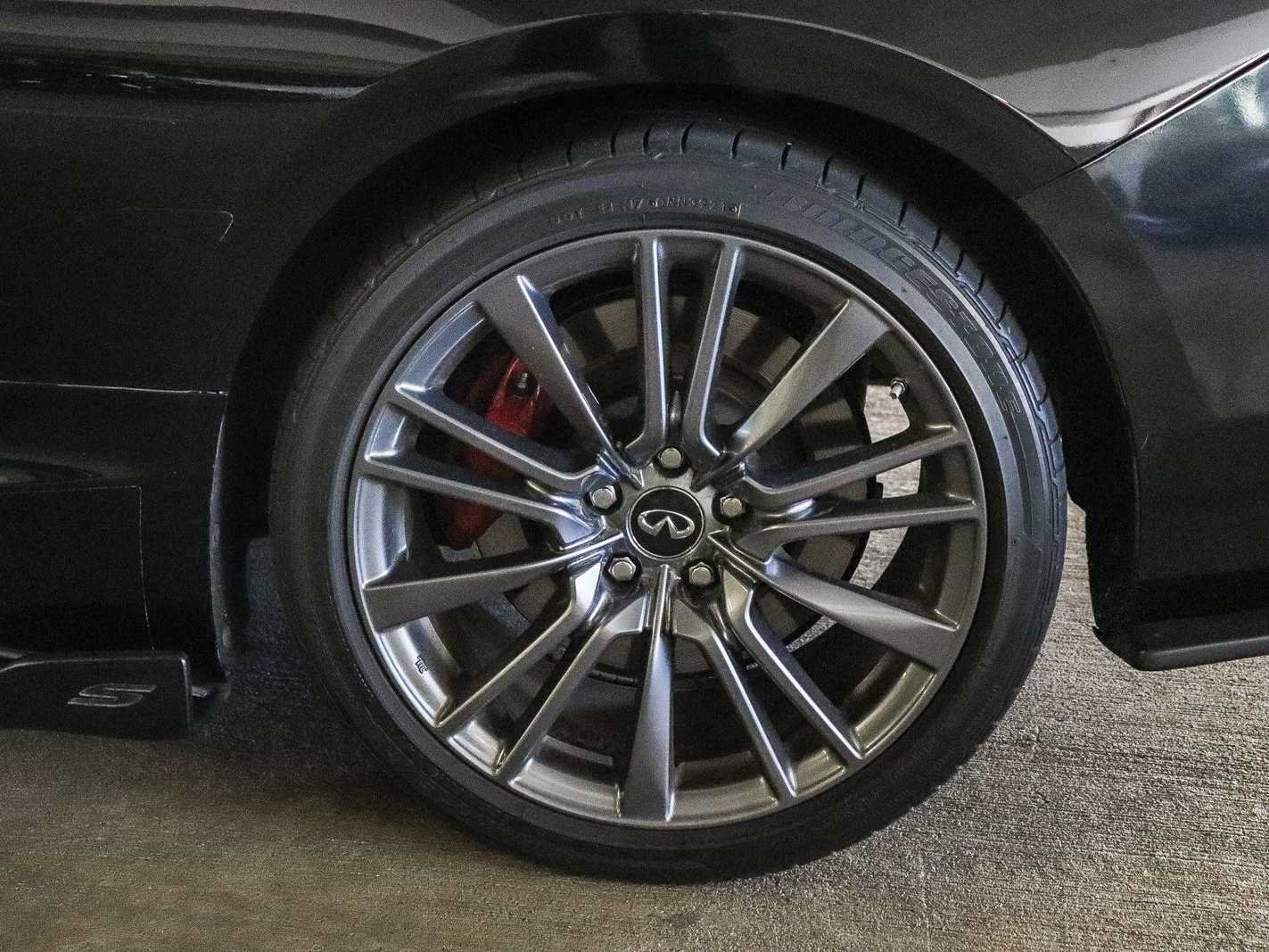 Used 2017 INFINITI Q60 Red Sport 400 RWD image 10
