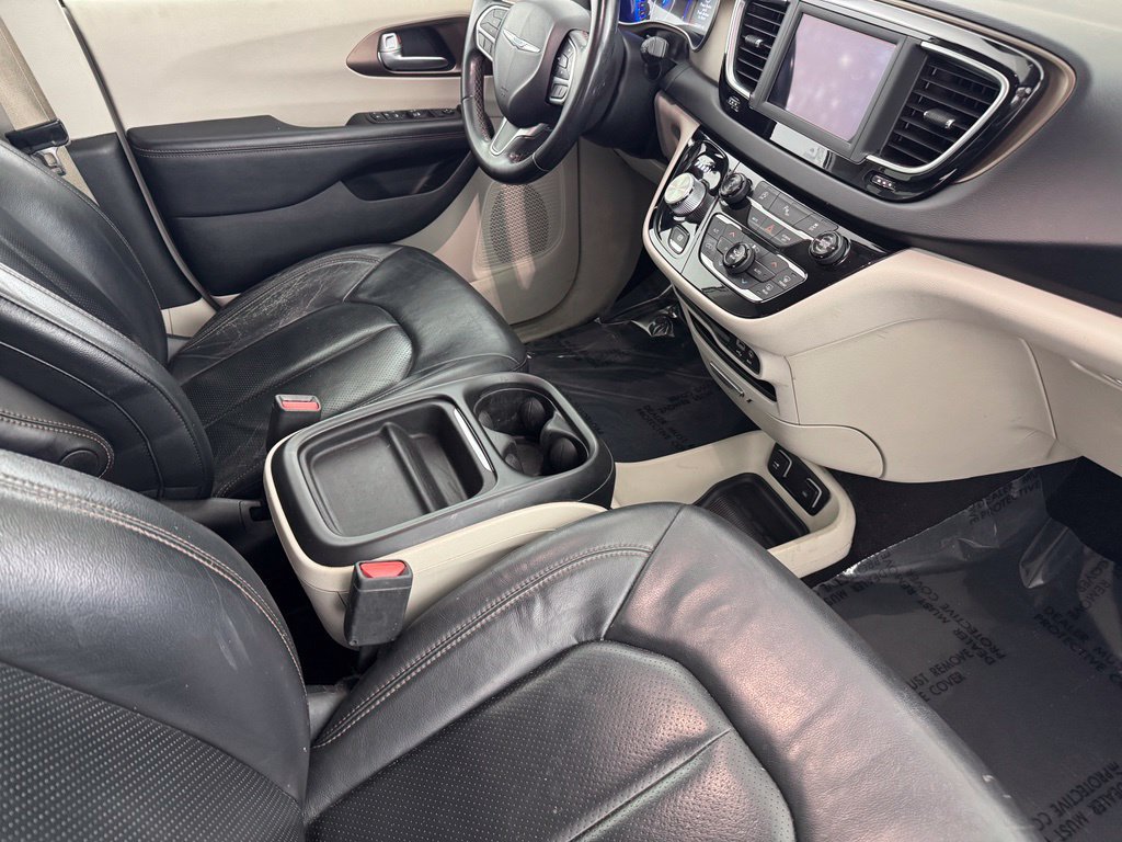 Used 2018 Chrysler Pacifica Touring-L FWD image 22