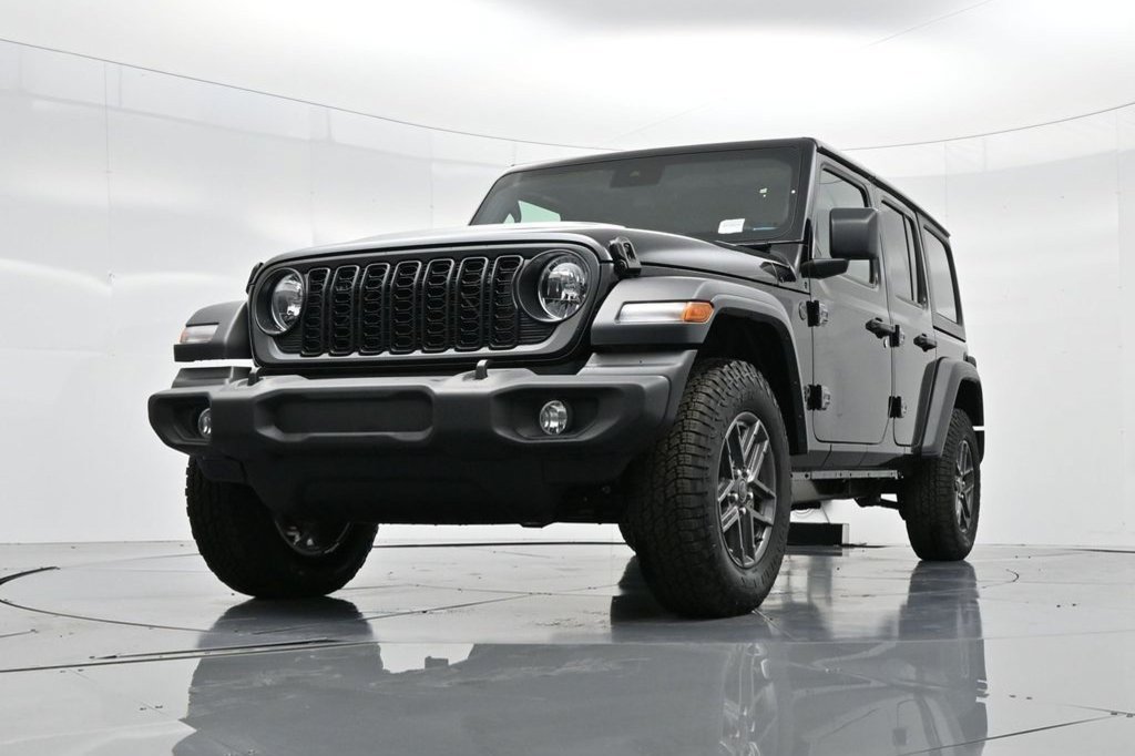 Used 2024 Jeep Wrangler Unlimited Sport AWD/4WD image 2